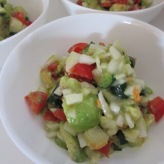 コロコロ野菜のアボカドサラダ